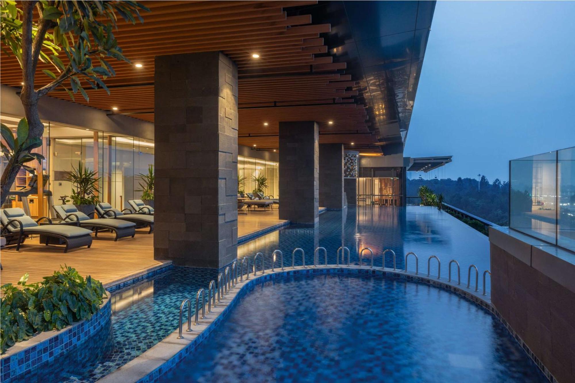 Doubletree By Hilton Jakarta Bintaro Jaya Serpong Bagian luar foto