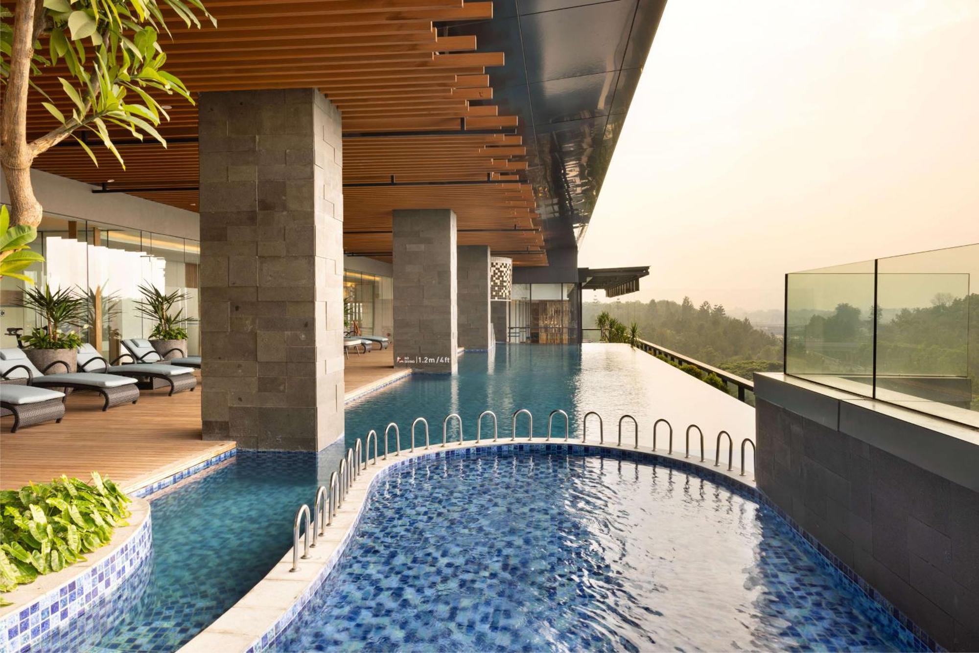 Doubletree By Hilton Jakarta Bintaro Jaya Serpong Bagian luar foto