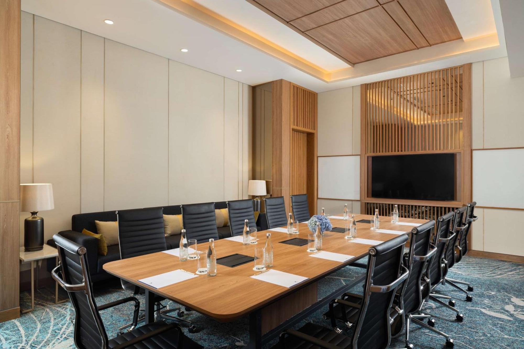 Doubletree By Hilton Jakarta Bintaro Jaya Serpong Bagian luar foto