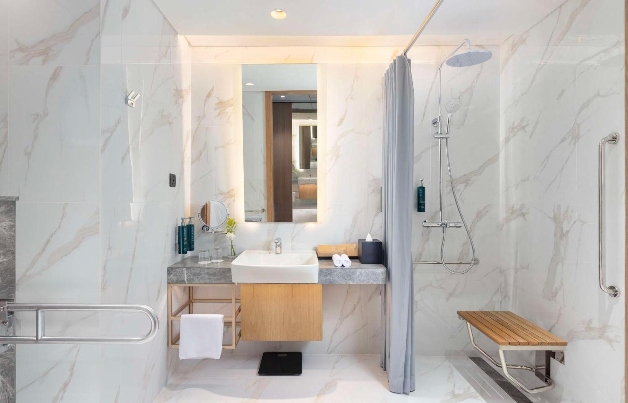 Doubletree By Hilton Jakarta Bintaro Jaya Serpong Bagian luar foto