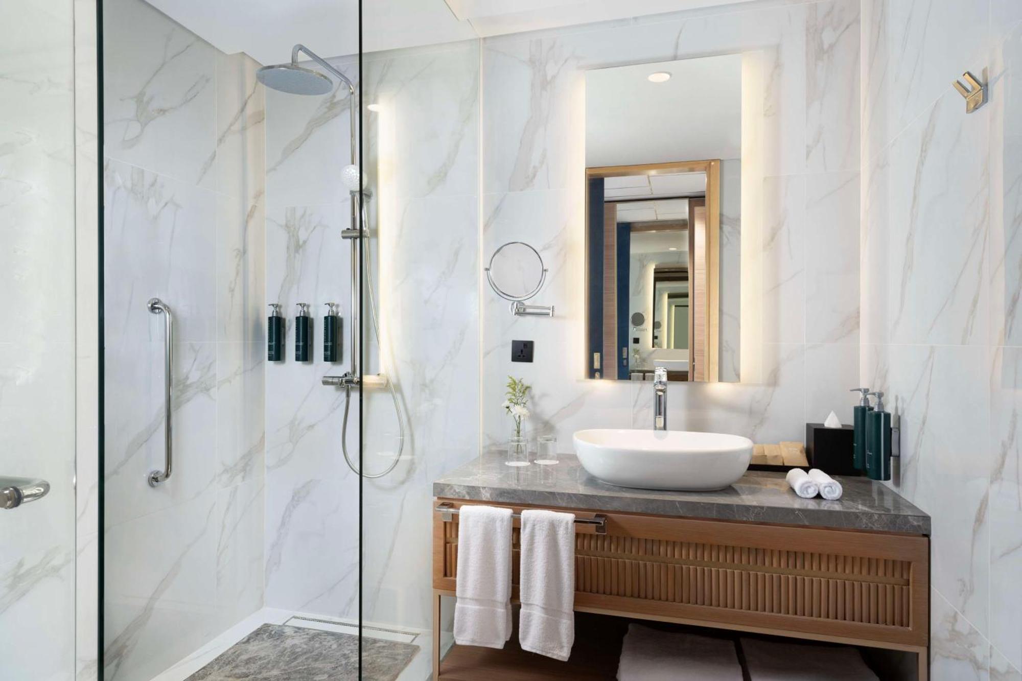 Doubletree By Hilton Jakarta Bintaro Jaya Serpong Bagian luar foto
