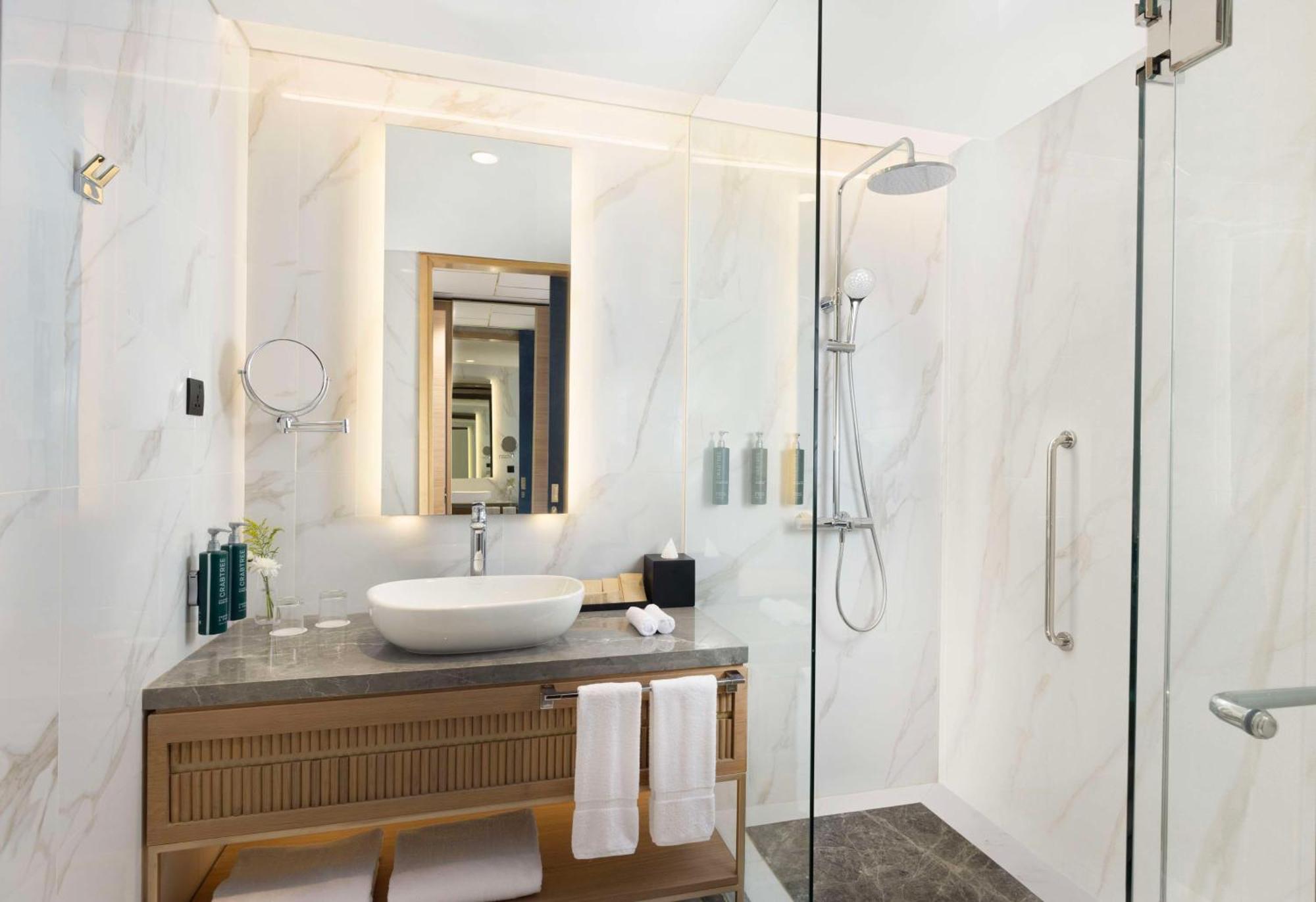 Doubletree By Hilton Jakarta Bintaro Jaya Serpong Bagian luar foto